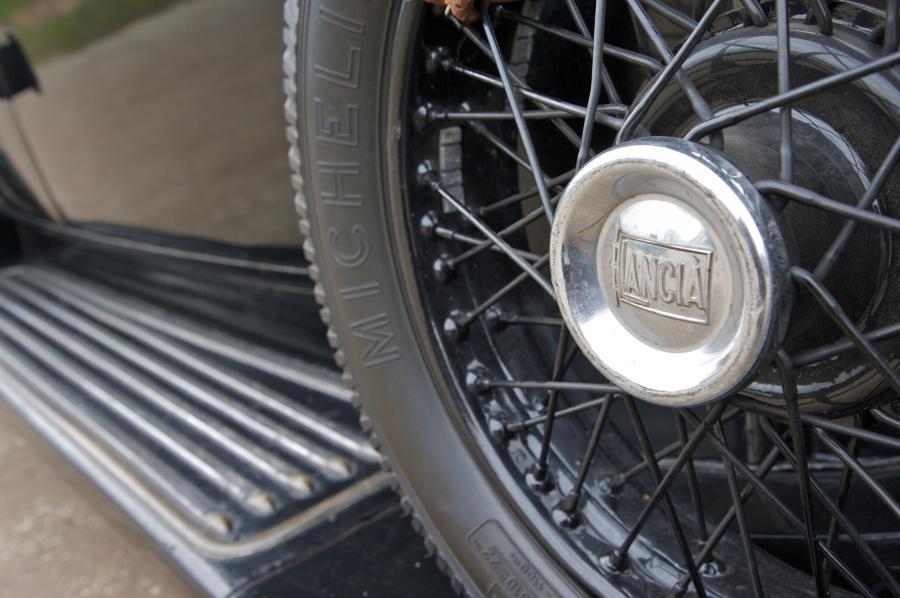  Lancia Astura Limousine 1932 года  (фото 9 из 17)